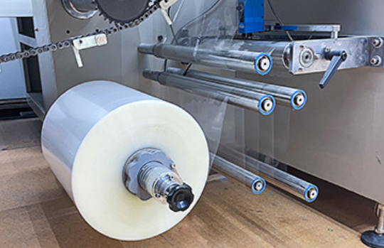 Multi-shaft film pulling shafts