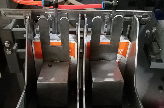 Dual-position premade bag feeding magazine tray