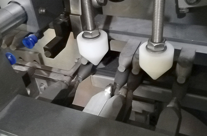 Pouch opening sensor and detection station